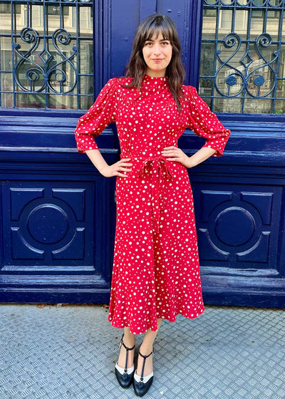 Rita midi kjole i rød med prikker aline kjole Weekend Doll 