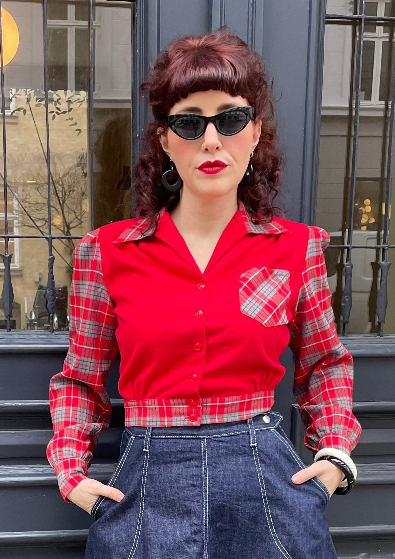 Rød og tartan skjorte-jakke i cropped 50'er stil tøj Freddies Of Pinewood 