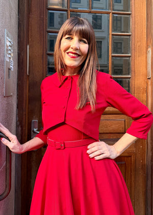 Rosie swingkjole med brede stropper - rød swing kjole Daisy Dapper 