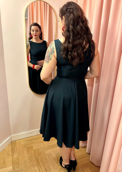 Ruby boatneck swingkjole - mørk grøn swing kjole Daisy Dapper 