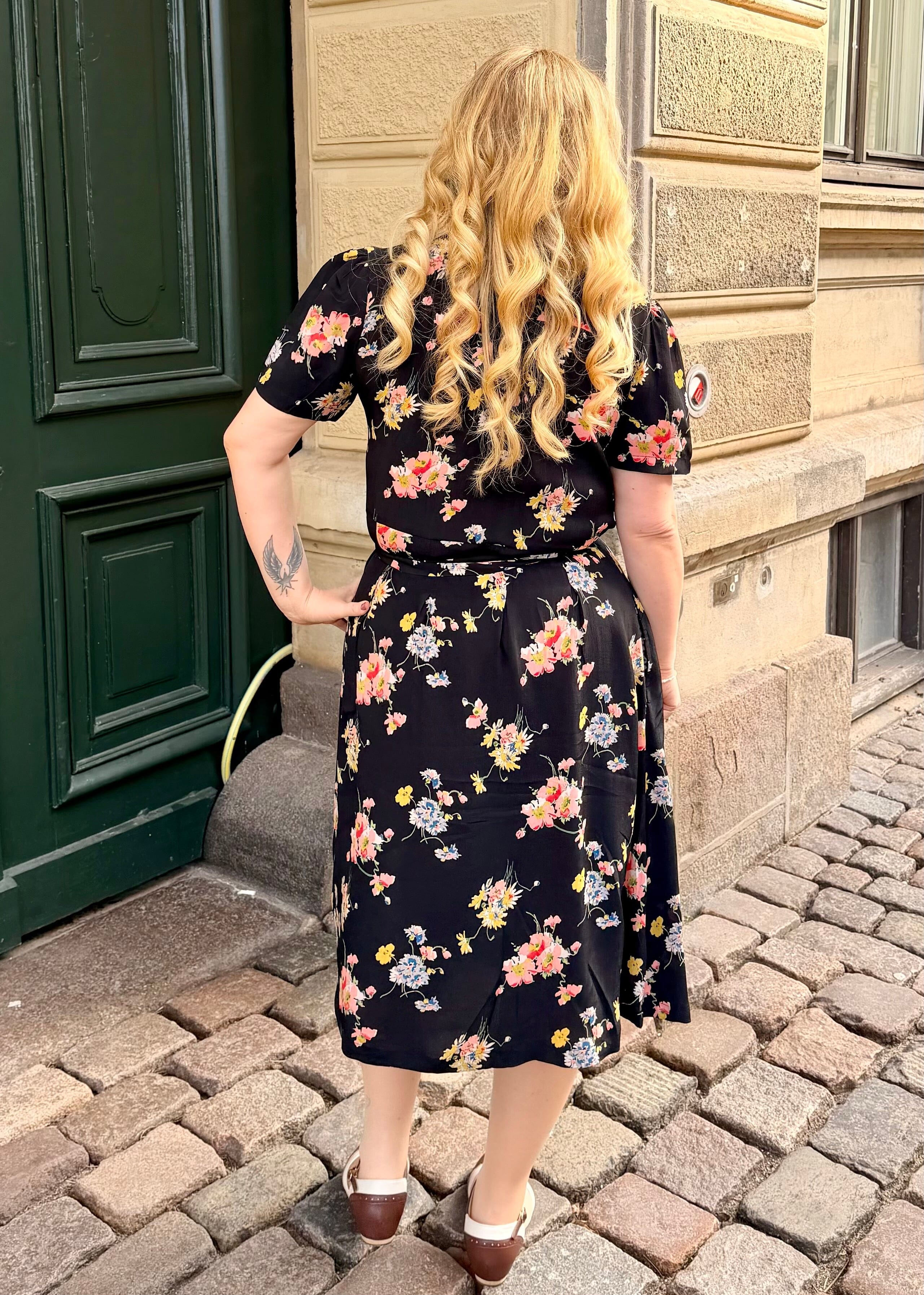Wrap dress with flowers | Large selection of dresses | Buy Online 24/7