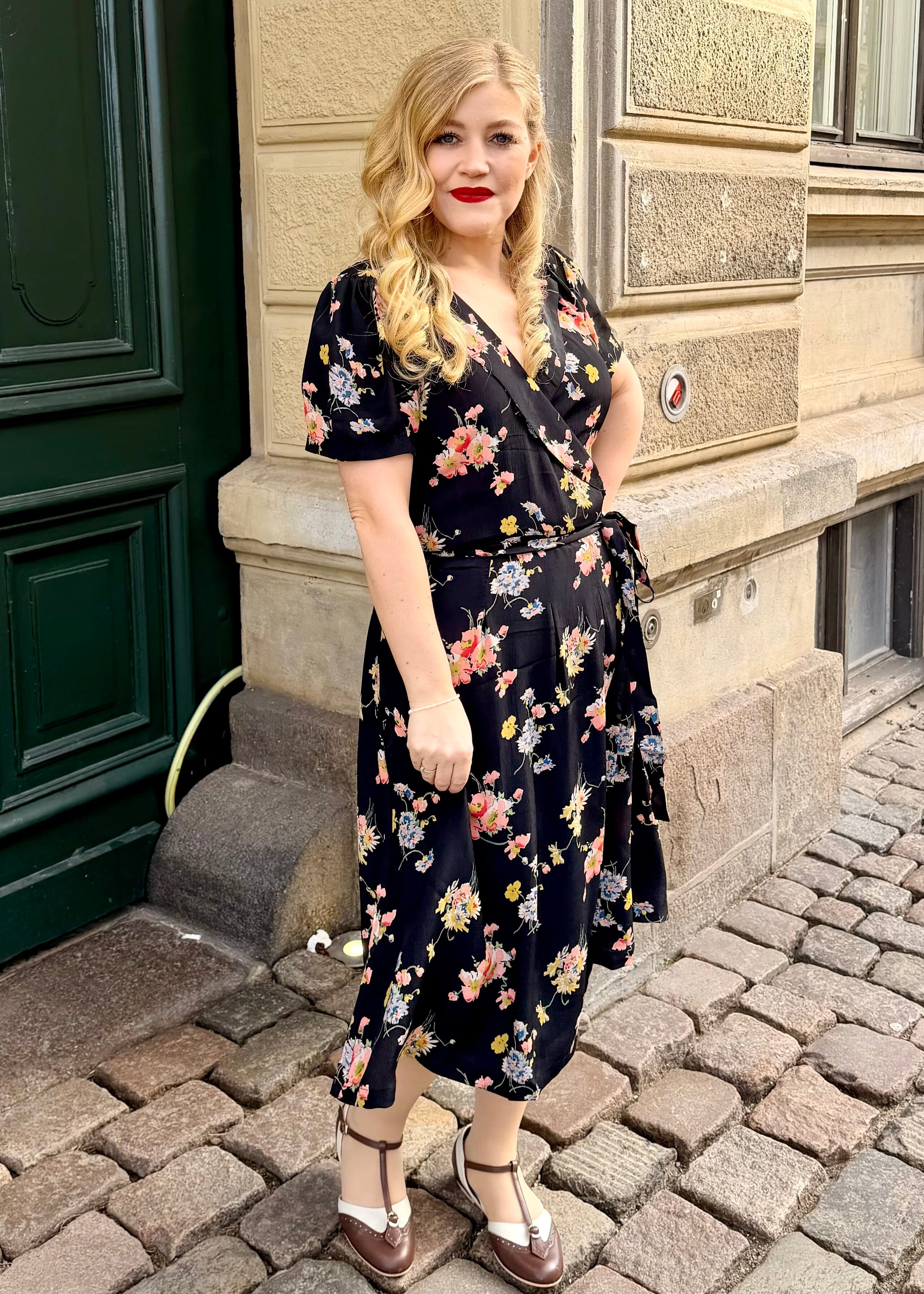 Wrap dress with flowers | Large selection of dresses | Buy Online 24/7
