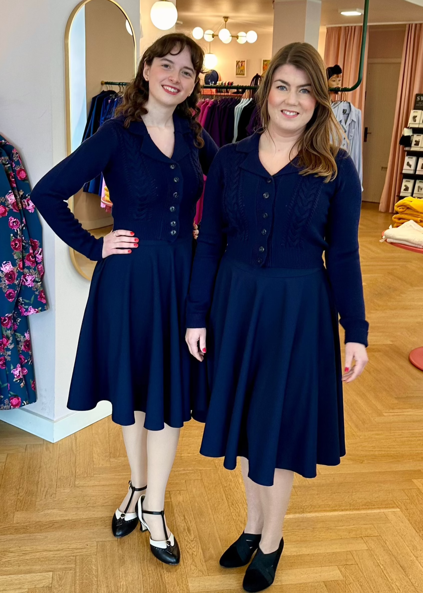 Sweetheart vintage stils skjorte i navy langærmet skjorte House of Foxy 