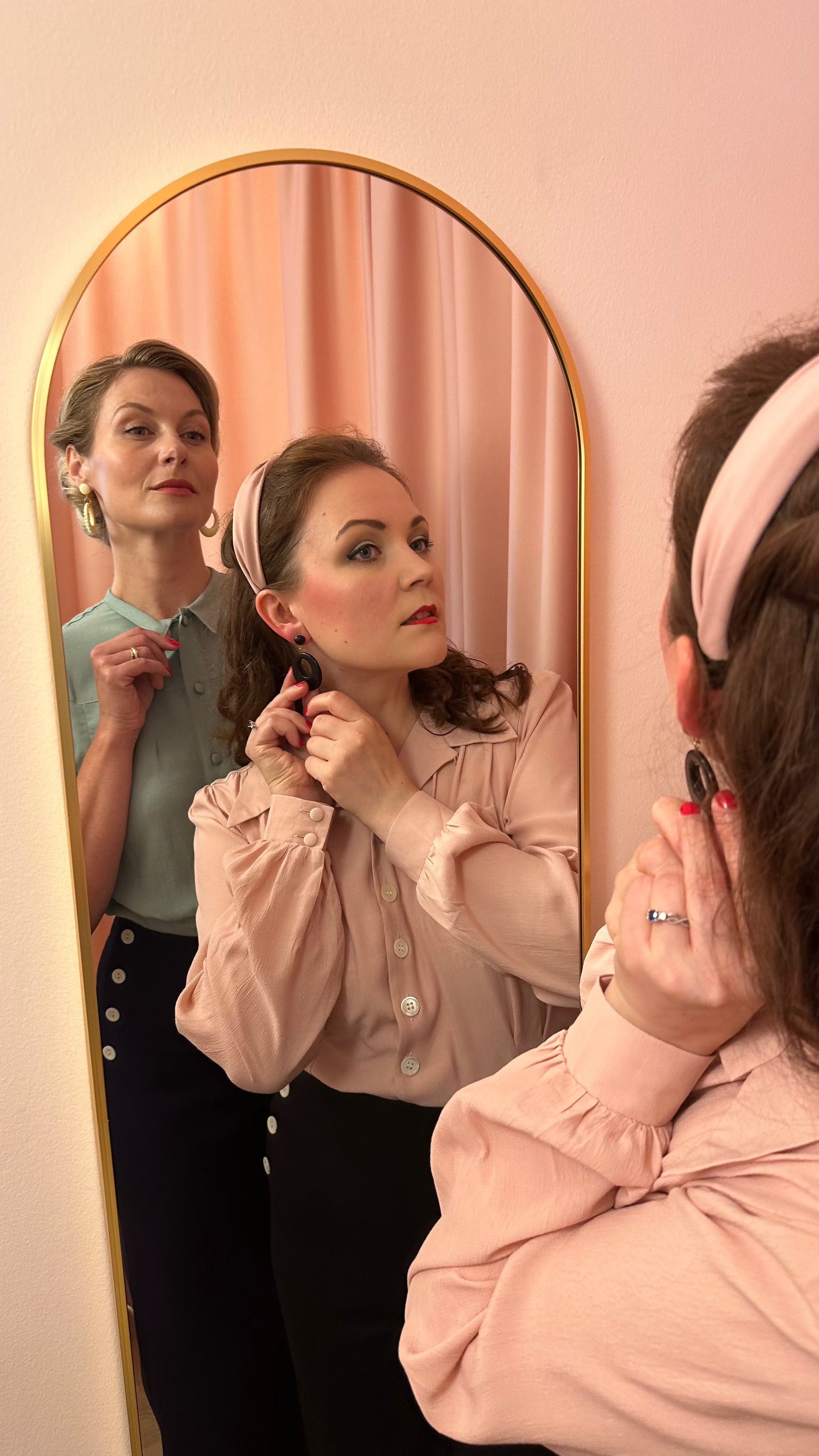 Sweetheart pink shirt blouse in 1940s style. Buy it here!