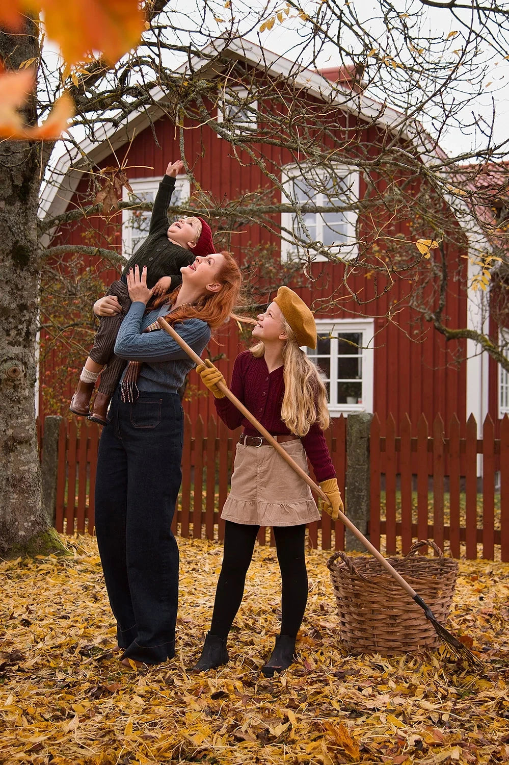 The little Ice Skater Cardigan maroon melange cardigan Emmy Design 