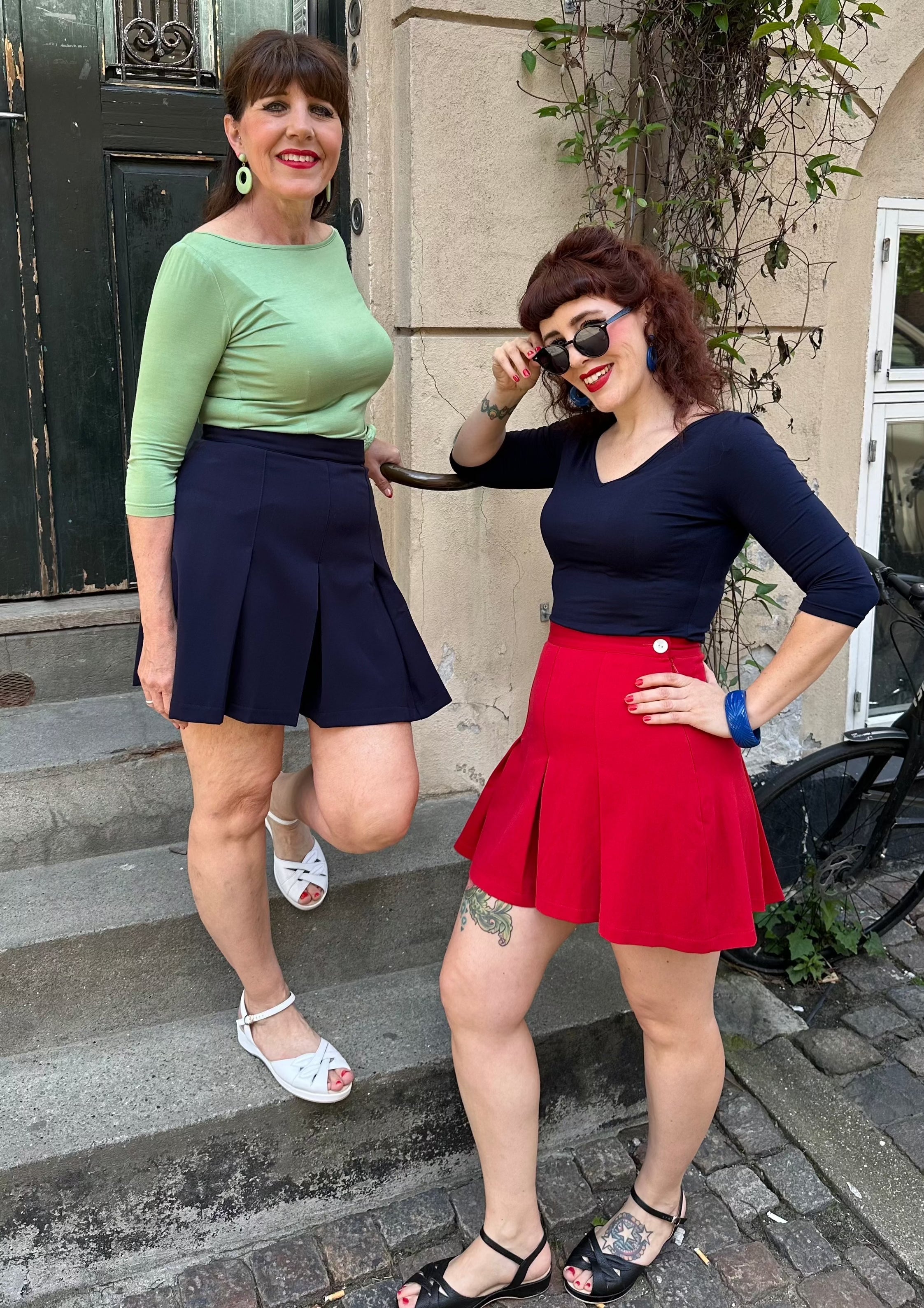 House Of Foxy: 40s style Pleated shorts in navy